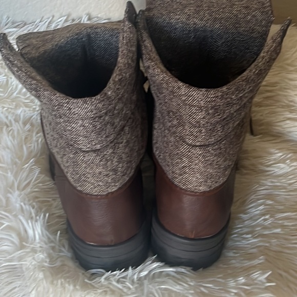 B.O.C Brown Leather Boots sz 9 - Picture 3 of 9